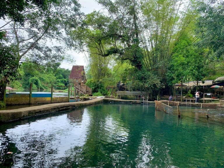 "pembatas area air minum sebagai bagian dari pelestarian lingkungan Sumber Gentong"