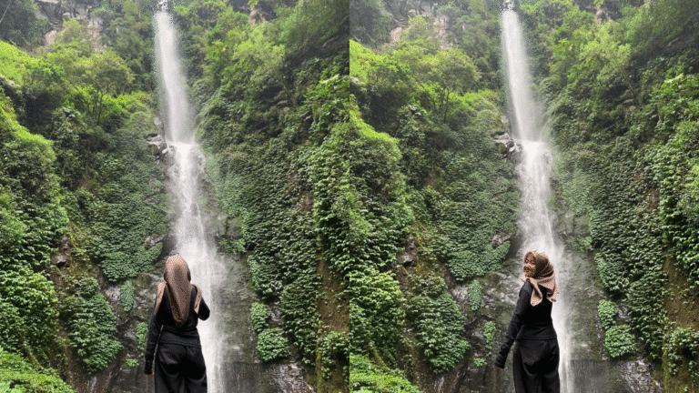 Spot foto di depan air terjun coban rais