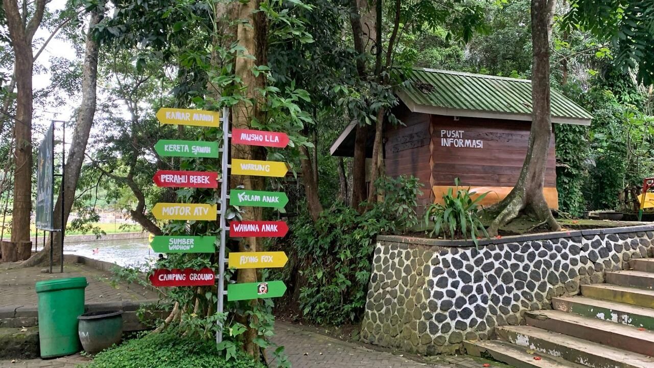 "fasilitas Sumber Sira papan petunjuk wisata"