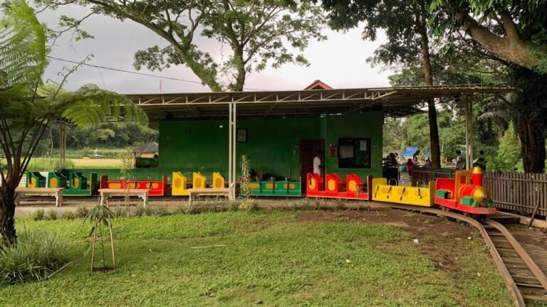 Wahana Kereta Sawah Sumber Sira