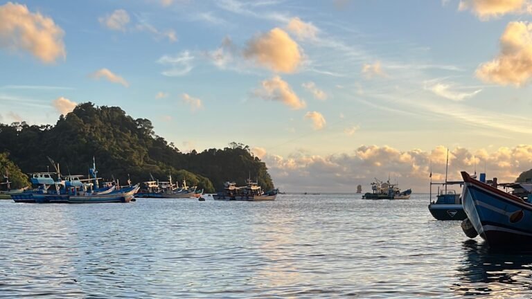 Suasana senja di Pantai Sendang Biru Malang.