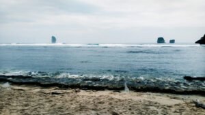 Pantai Tanjung Penyu Malang,Pantai Tenang dengan View Estetik.