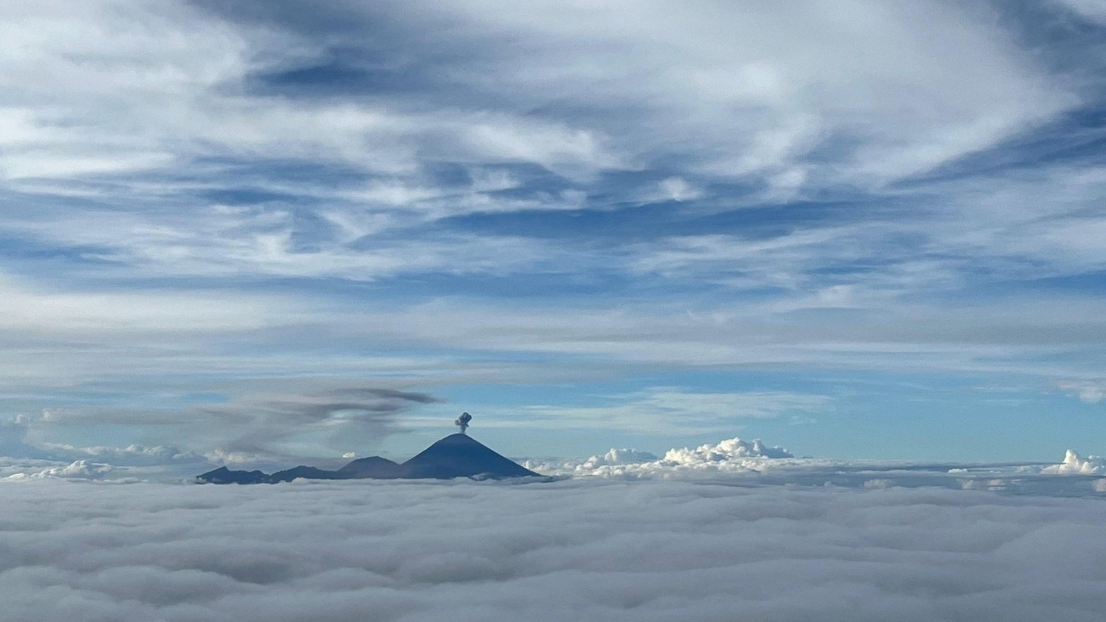 Gunung Arjuna, Menemukan Ruang Pulih di Atas Lautan Awan